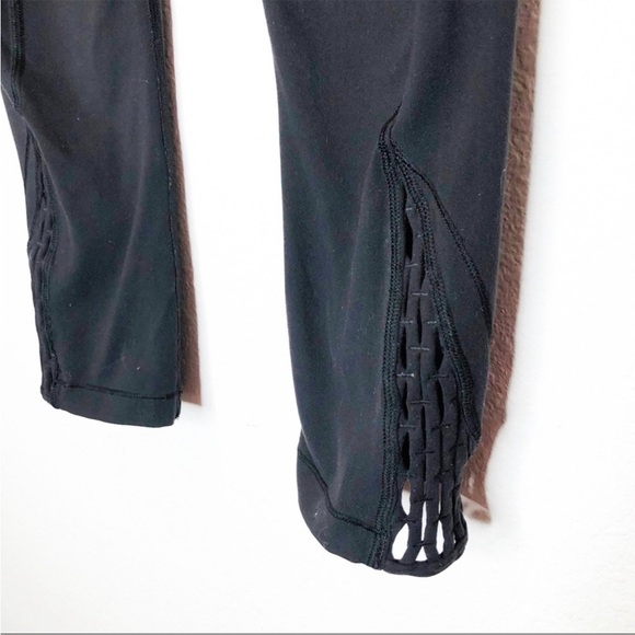 LULULEMON True Self Crop II Luon Lattice Capri Black Size 6 - Picture 15 of 16